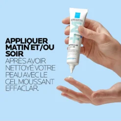 Application du soin Effaclar Duo+ M matin et/ou soir après nettoyage.