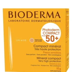 Boîte de Bioderma Photoderm Compact SPF 50+ teinte claire pour haute protection solaire