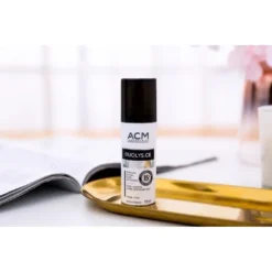 Sérum ACM Duolys CE 15 ml sur plateau en ambiance
