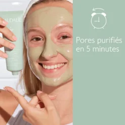 Application du Masque Purifiant Caudalie Vinopure pour purifier les pores en 5 minutes.