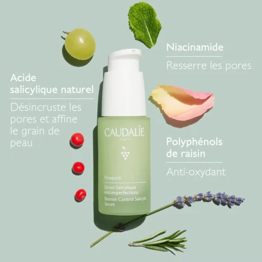 Caudalie Vinopure sérum salicylique avec des ingrédients comme l'acide salicylique naturel, la niacinamide et les polyphénols de raisin.