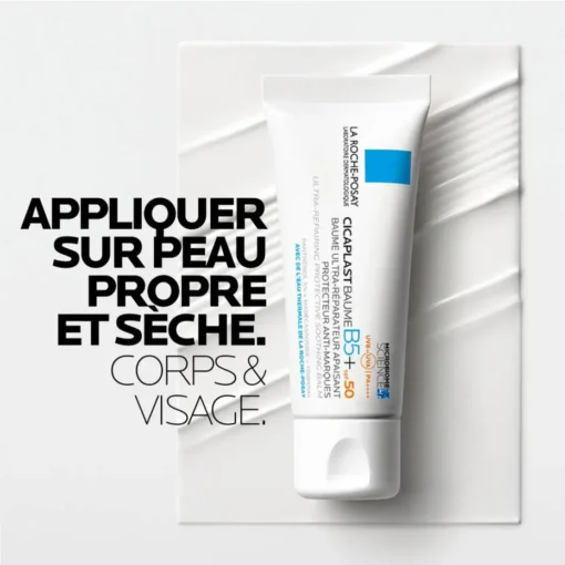 Application du Cicaplast Baume B5+ SPF50 sur peau propre et sèche.