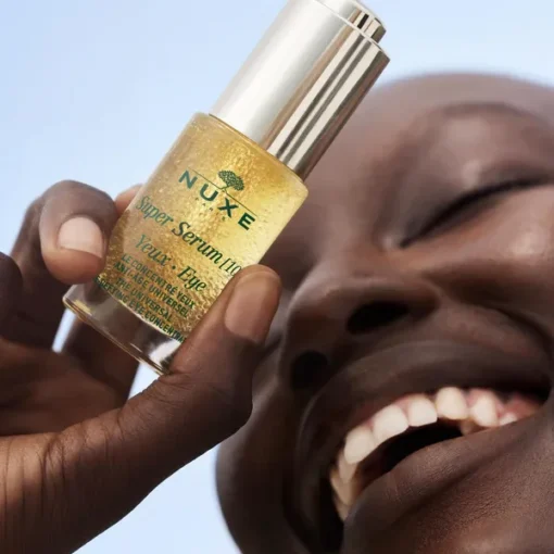 Utilisation du Super Sérum Anti-âge Yeux de Nuxe