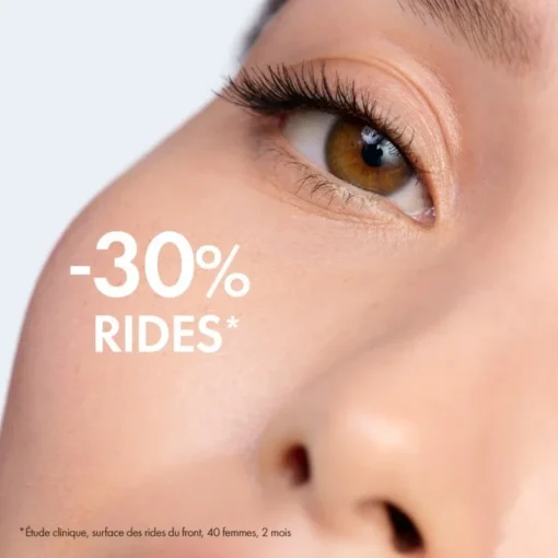 Gros plan sur un œil montrant les résultats du soin des yeux Vichy Liftactiv -30% de rides