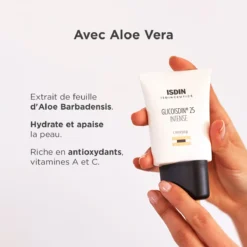 Gel ISDIN Glicoisdin 25 Intense avec aloe vera, présenté en mains.