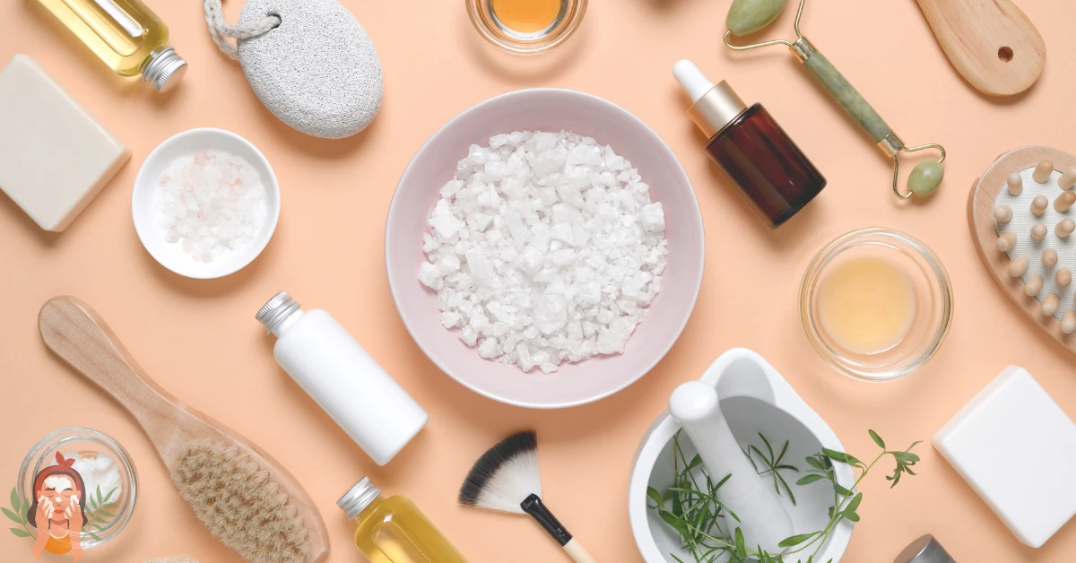 Produits de soin du visage et accessoires de bien-être disposés sur une table